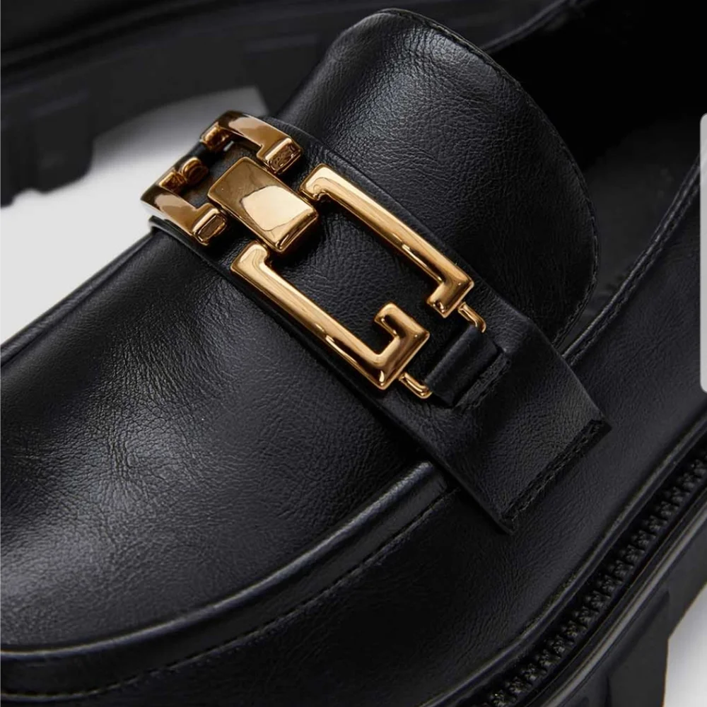 Vegan Leather Chunky Heeled Loafers with Gold Chain (Black) - Lattelier - Picture 6 of 13